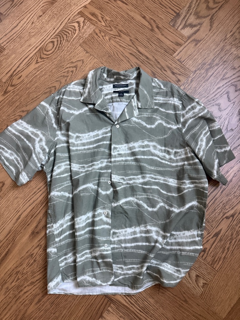 Banana Republic Olive Green & White Striped Short-Sleeve Button-Down Shirt